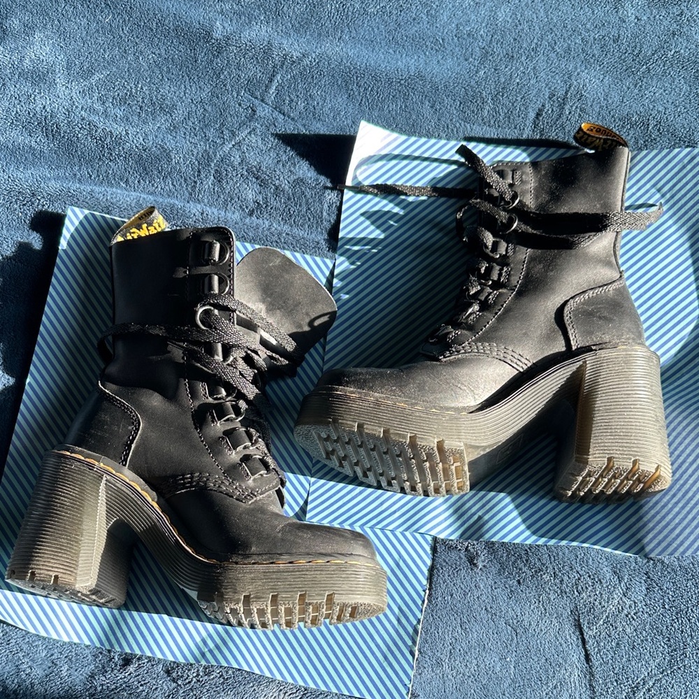Dr Martens Black Platform Lace-Up Boots 5 preowned - Picture 2 of 13